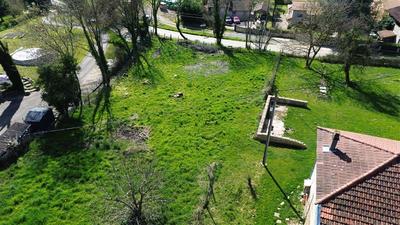 Terrain constructible - 1 035 m²