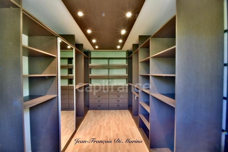 Maison - 211 m² - 8 pièces