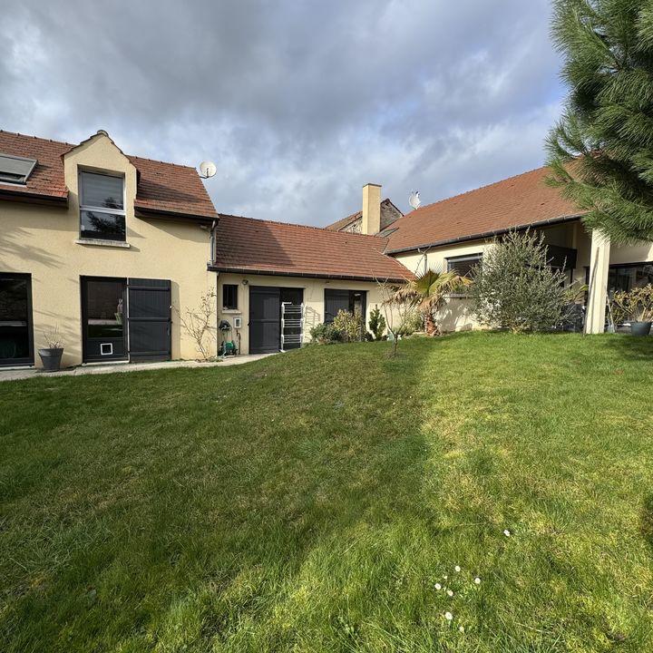 Villa - 270 m² - 8 pièces