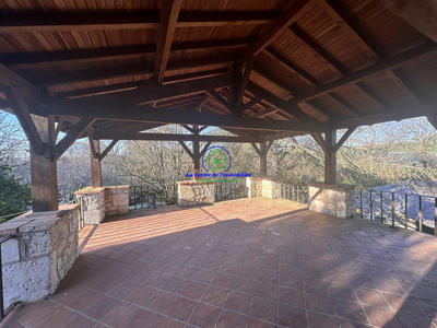 Propriété - 230 m² - 8 pièces