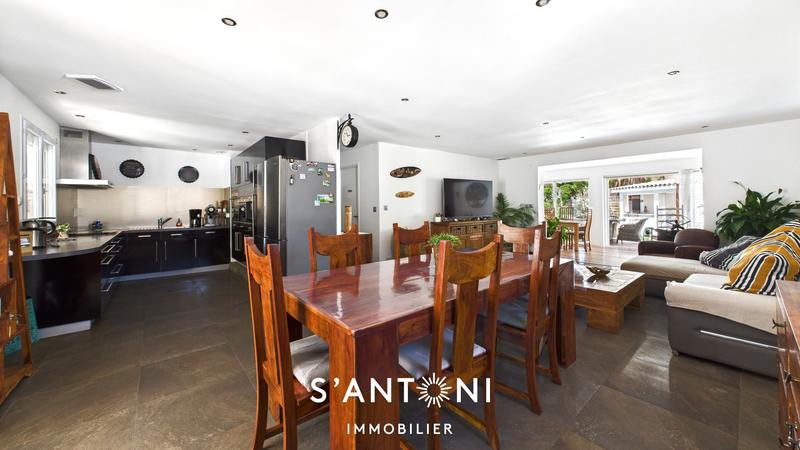 Maison - 160 m² - 5 pièces