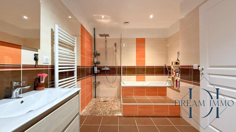 Maison - 271 m² - 9 pièces