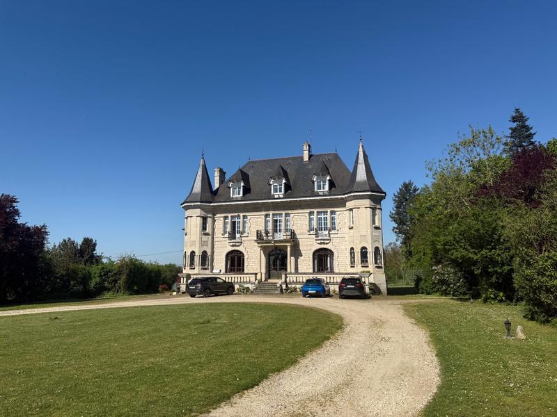 Château - 550 m² - 23 pièces