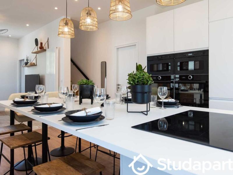 Appartement - 240 m² - 1 pièce