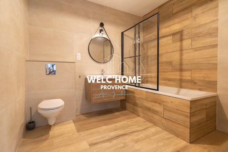 Maison - 235 m² - 7 pièces