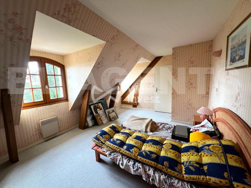 Maison - 205 m² - 9 pièces