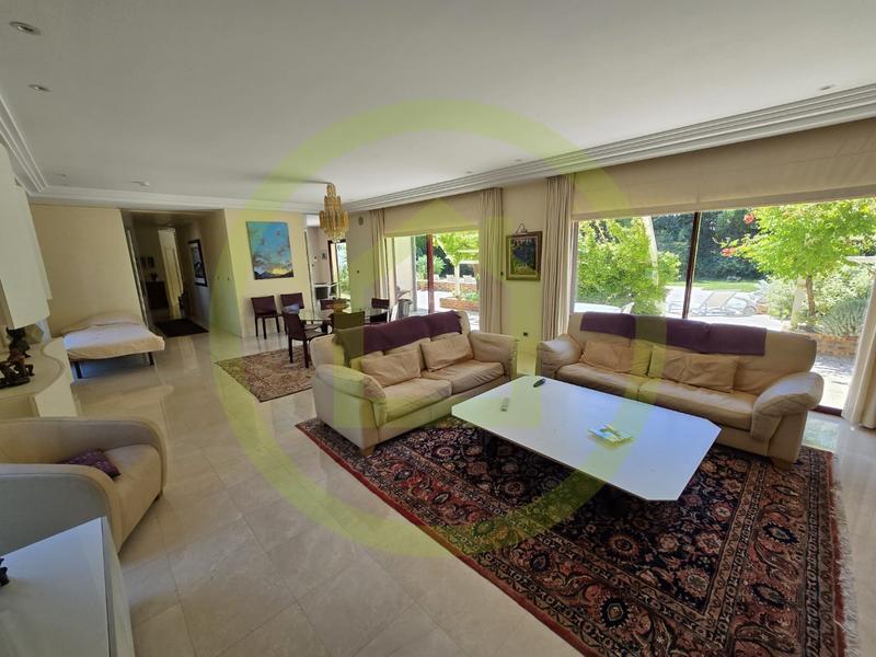 Maison - 260 m² - 6 pièces