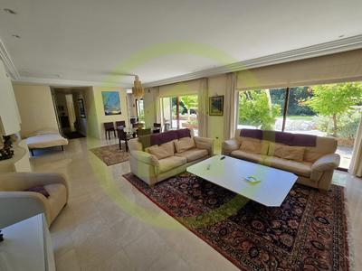 Maison - 260 m² - 6 pièces