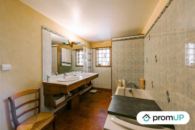 Maison ancienne - 245 m² - 10 pièces