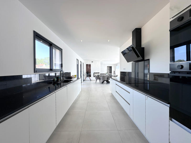 Maison - 170 m² - 5 pièces