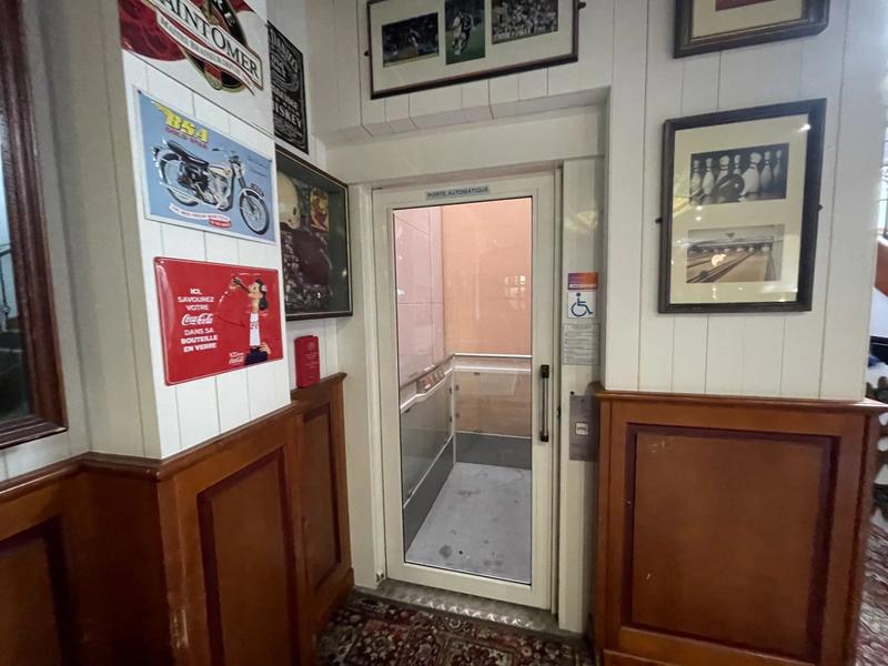 Magasins - 1 161 m² - 9 pièces