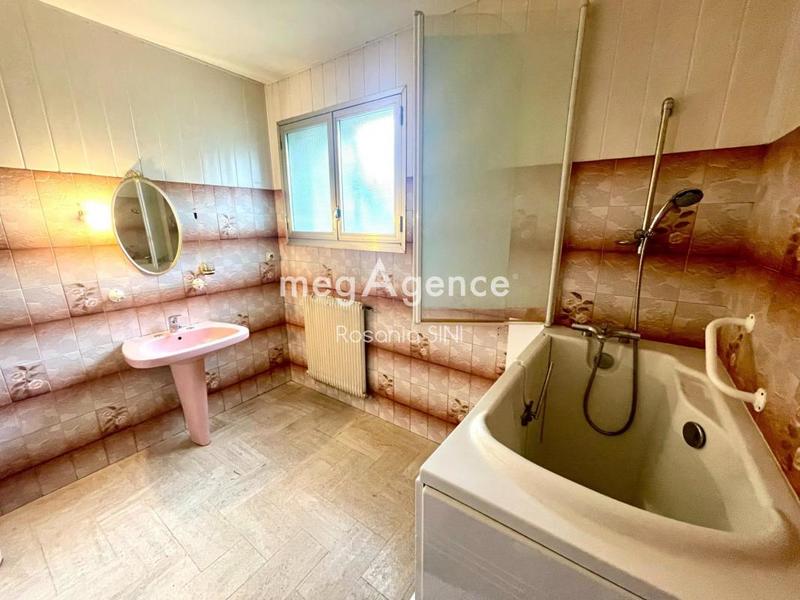 Maison - 234 m² - 8 pièces