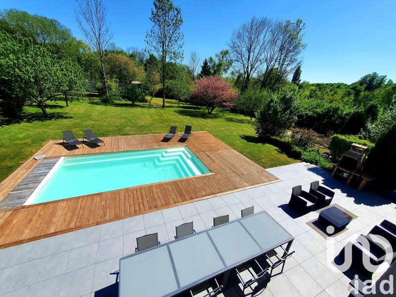 Maison - 218 m² - 8 pièces