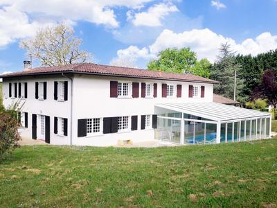 Maison - 263 m² - 9 pièces