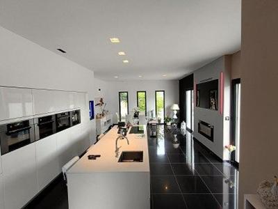 Maison - 196 m² - 4 pièces