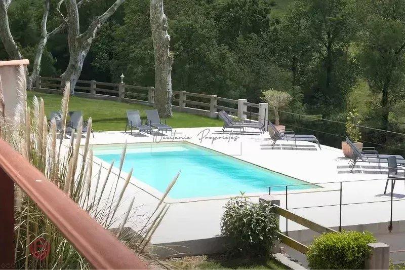 Propriété - 700 m² - 23 pièces