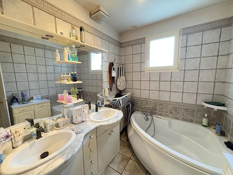 Maison - 177 m² - 6 pièces