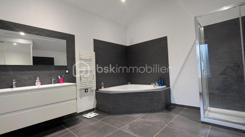 Corps de ferme - 242 m² - 8 pièces