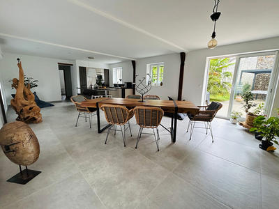 Maison - 140 m² - 5 pièces