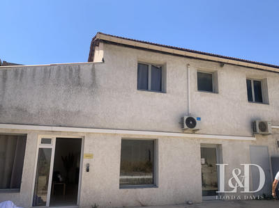Local commercial - 299 m² - 2 pièces