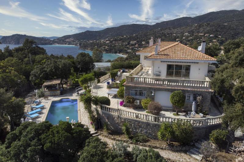 Maison - 255 m² - 8 pièces