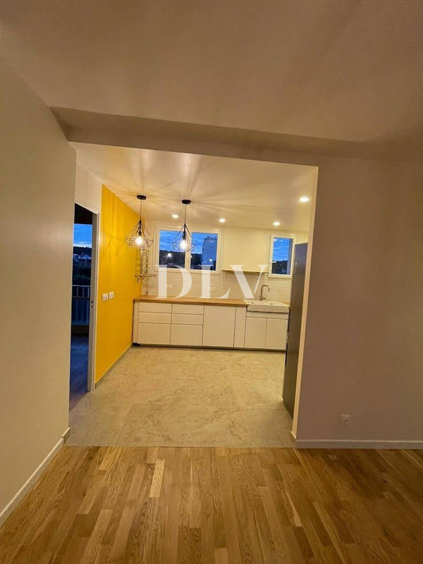 Appartement - 75 m² - 5 pièces