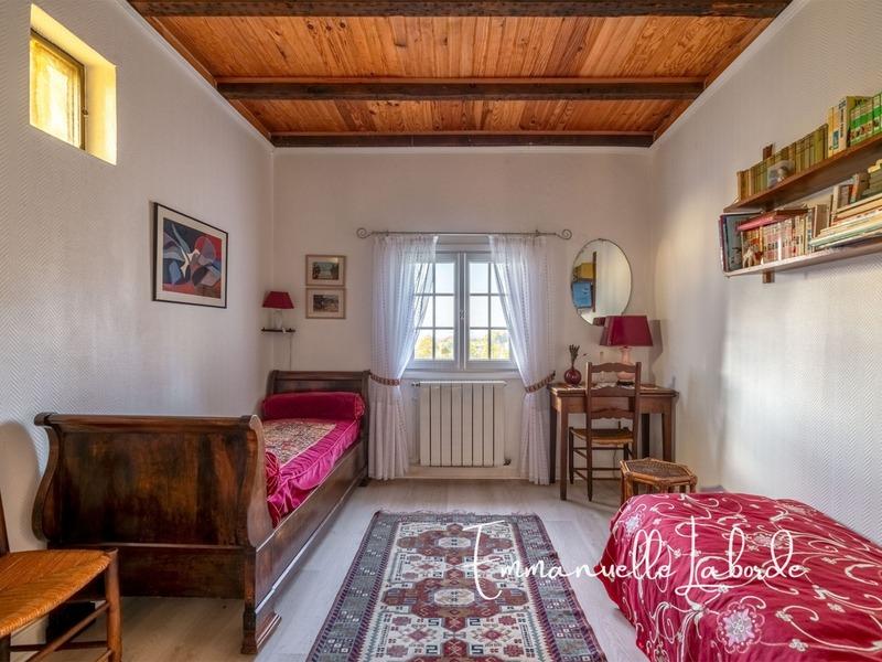 Propriété - 315 m² - 9 pièces