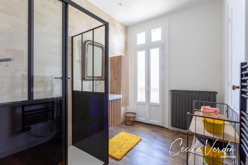 Maison en pierre - 200 m² - 8 pièces