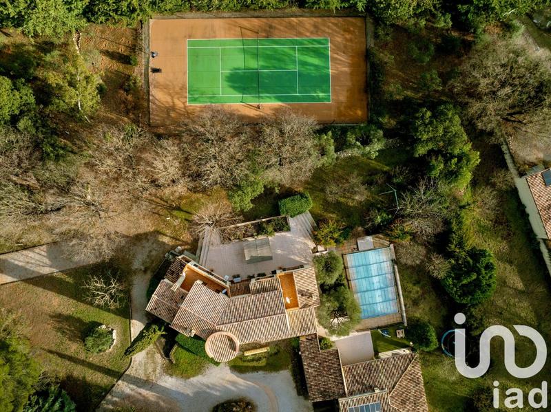 Maison - 270 m² - 10 pièces