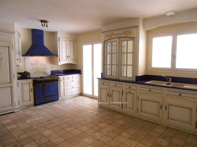 Villa - 220 m² - 9 pièces