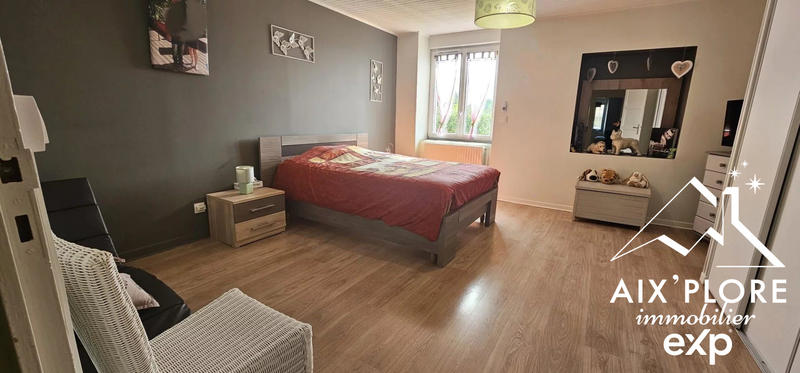 Maison - 220 m² - 5 pièces