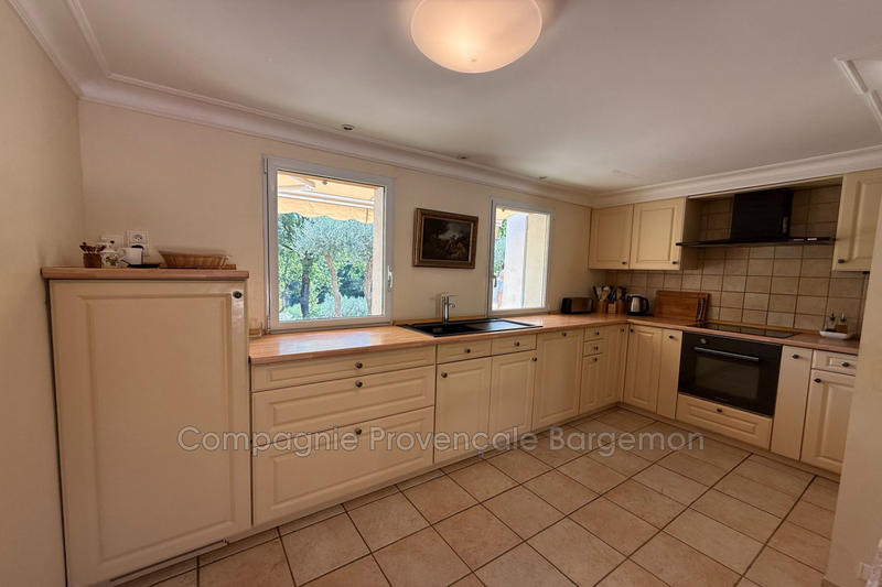 Maison - 260 m² - 9 pièces