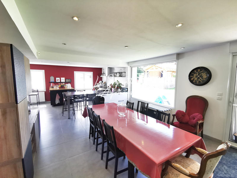 Maison - 223 m² - 9 pièces
