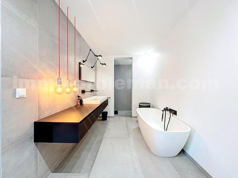 Maison - 486 m² - 8 pièces