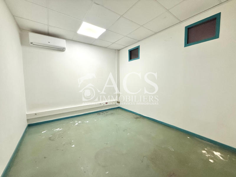 Bureau - 150 m² - 9 pièces