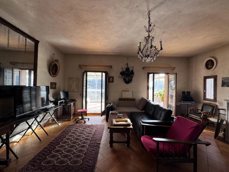 Maison - 274 m² - 10 pièces