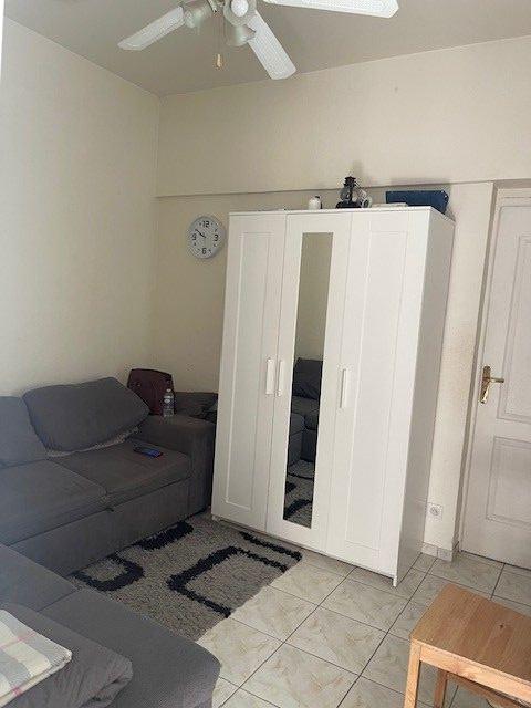 Studio - 85 m² - 4 pièces