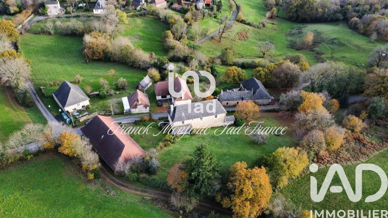 Maison - 240 m² - 8 pièces