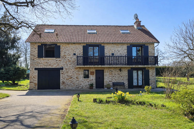 Maison - 196 m² - 7 pièces