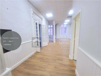 Appartement - 211 m² - 6 pièces