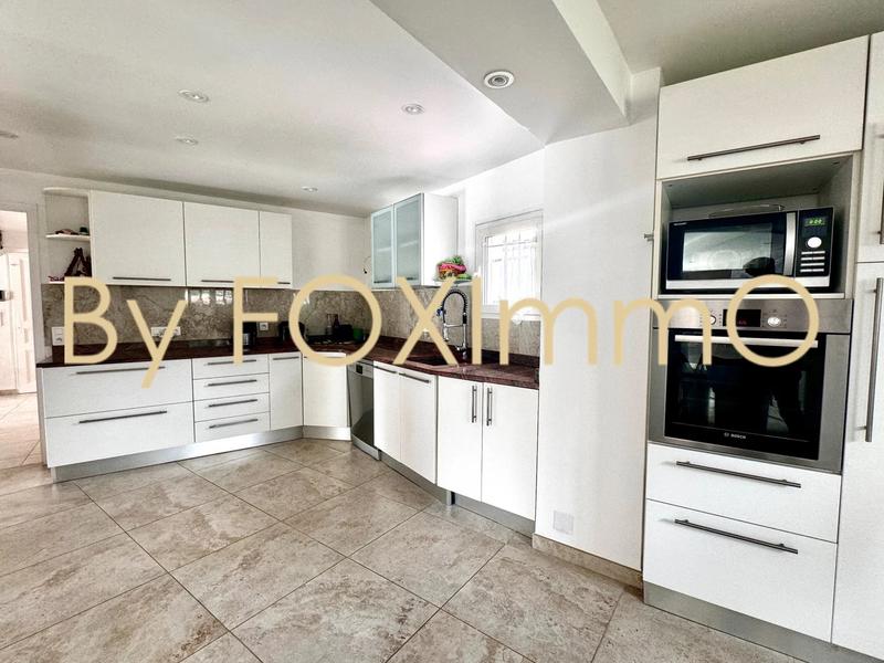 Maison - 230 m² - 6 pièces