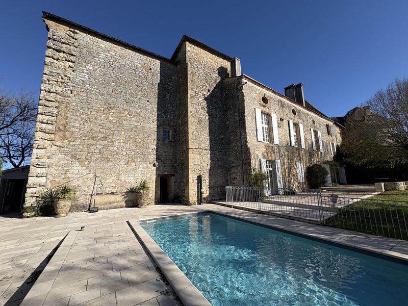 Château - 450 m² - 16 pièces