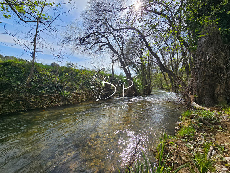 Maison - 272 m² - 9 pièces