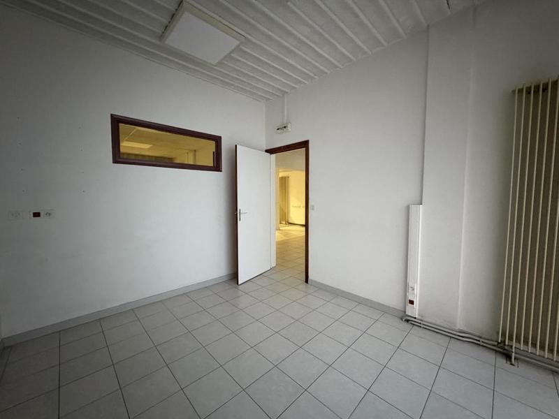 Local commercial - 115 m² - 6 pièces