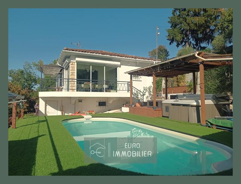 Maison - 140 m² - 8 pièces