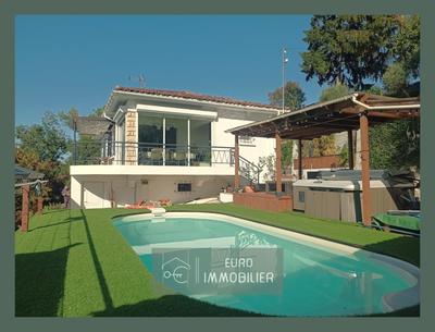 Maison - 140 m² - 8 pièces