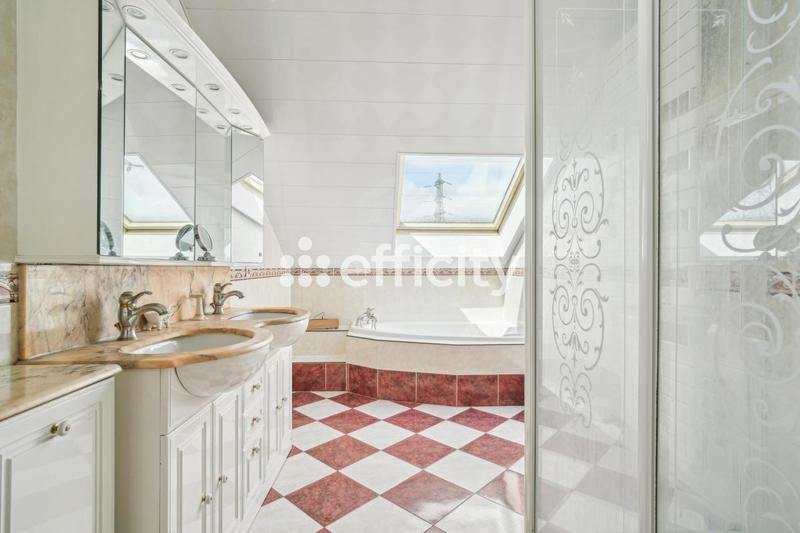 Maison - 131 m² - 6 pièces