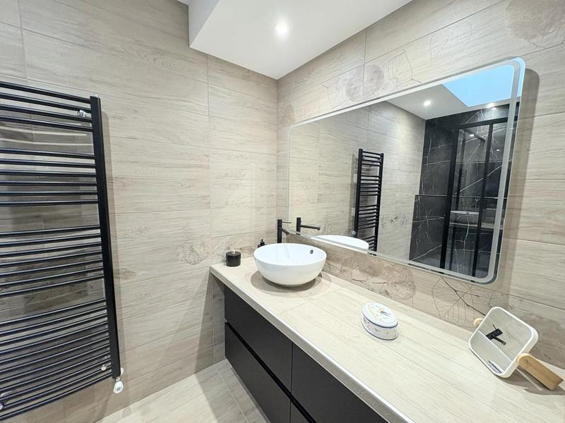 Maison - 278 m² - 9 pièces