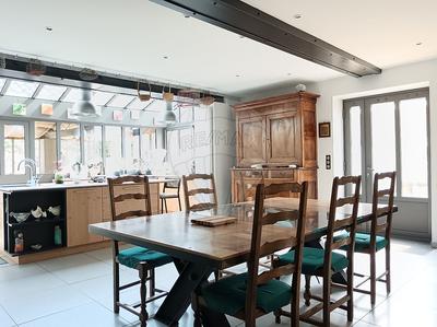 Maison - 296 m² - 10 pièces