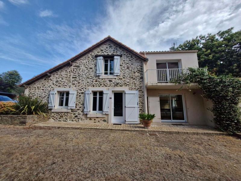 Maison - 422 m² - 15 pièces